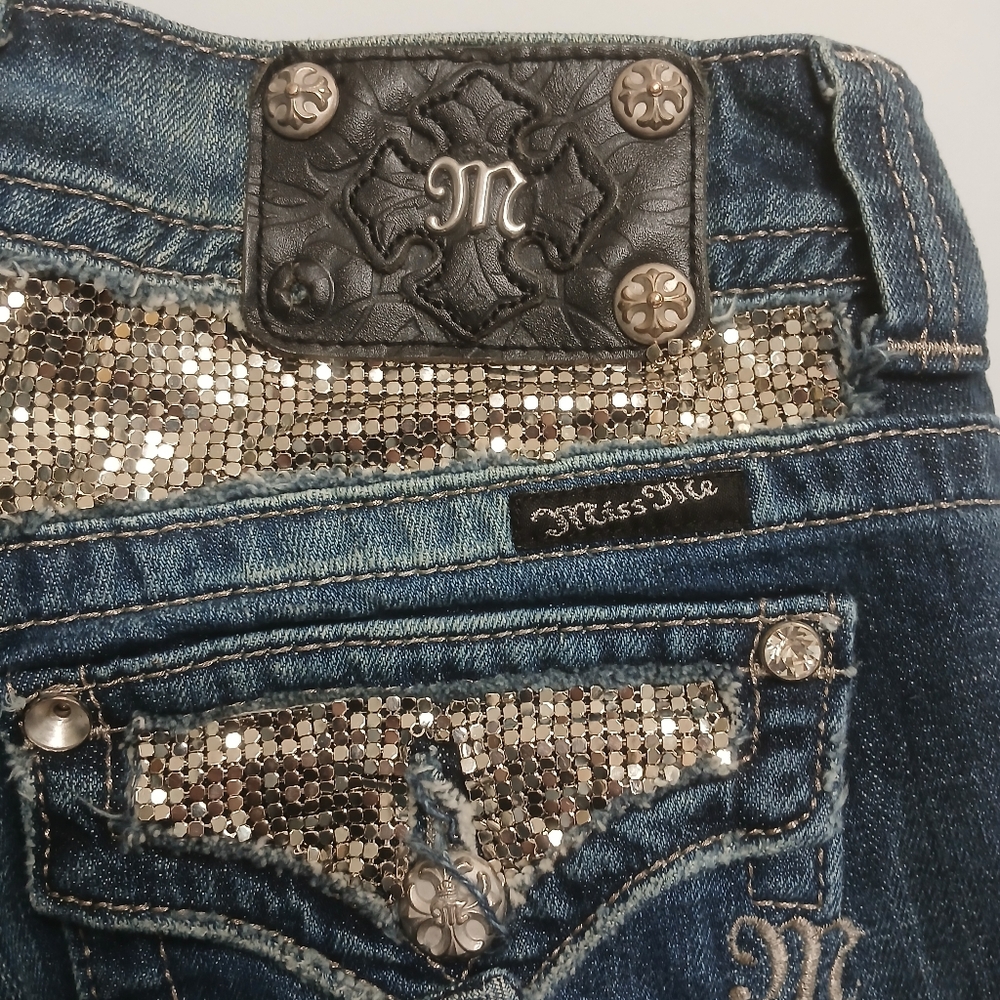 Miss Me Women's Size 28 Low Rise Boot Cut Blue Jeans with Silver Accents Pockets - Picture 4 of 9